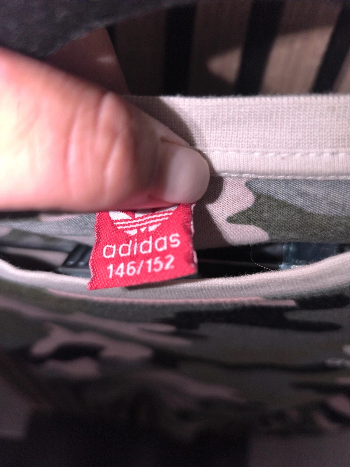 T-shirt Adidas Originals camuflado rosa kaki infantil 146/152 11-12 anos – photo 2